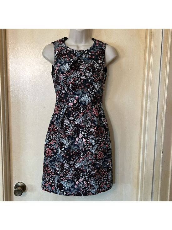 H&M Dresses & Skirts - H&M floral tapestry sheath dress size 2